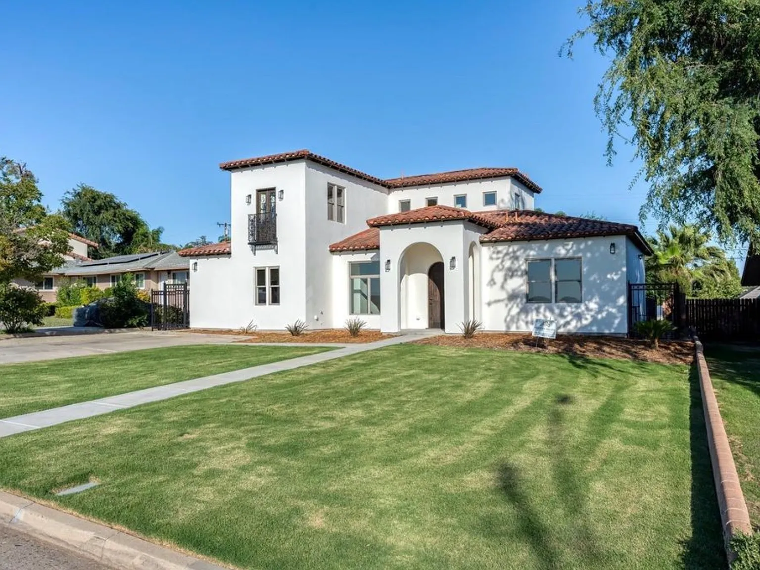 4 bed, 3.5 bath, 3430 sqft, $5,000 — Photo 3