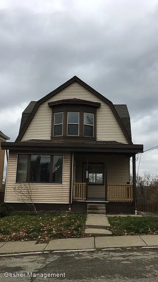 321 Kirk Ave photo 1