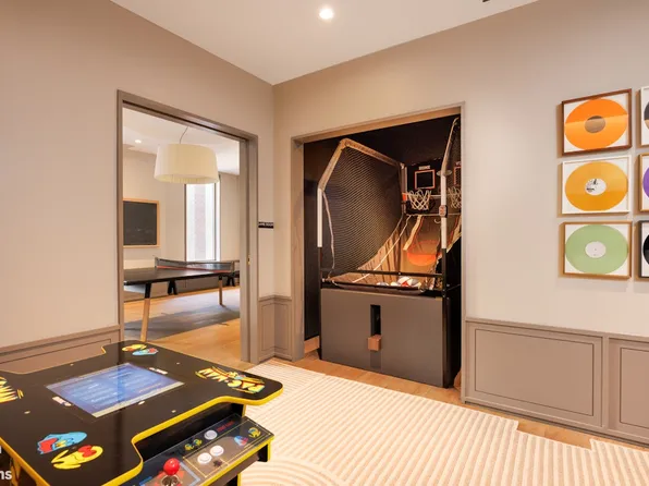 180 East 88th Street image 13 of 15