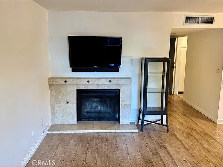 8435 Burnet Ave — Photo 5