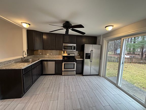 5th image of 16 Pepperbush Pl #16