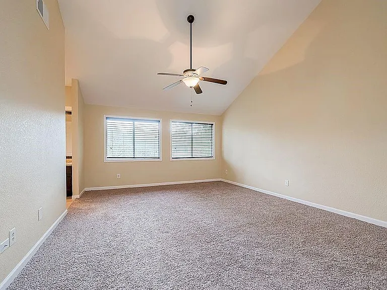 2039 Shorewood Ln — Photo 31
