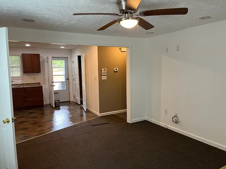 124 Locust St — Photo 14