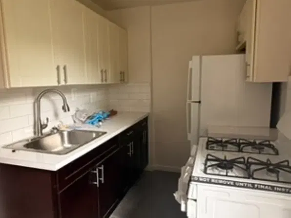 6188 Dry Harbor Rd, Flushing, NY