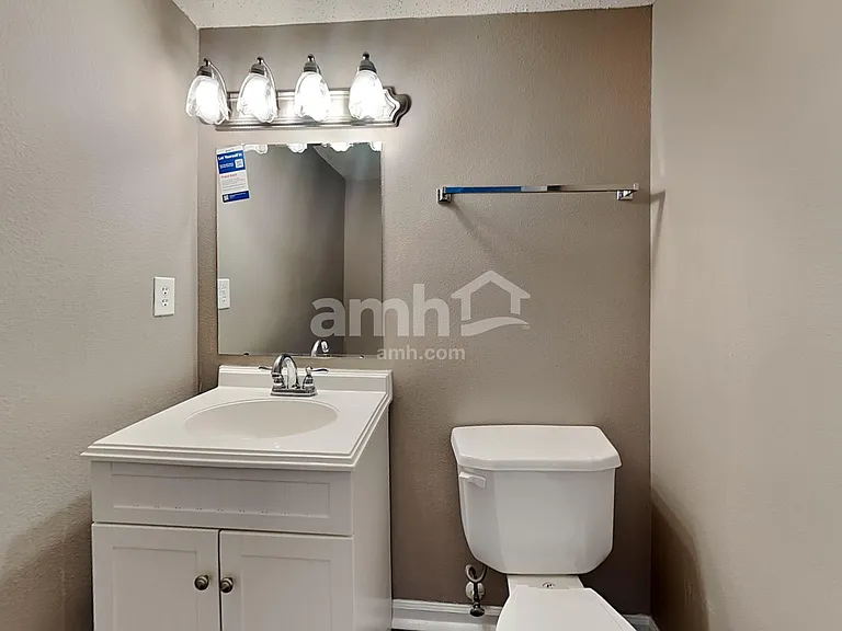 1355 Round Lake Rd — Photo 9