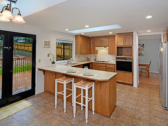 5th image of 745 NE Woods Pl