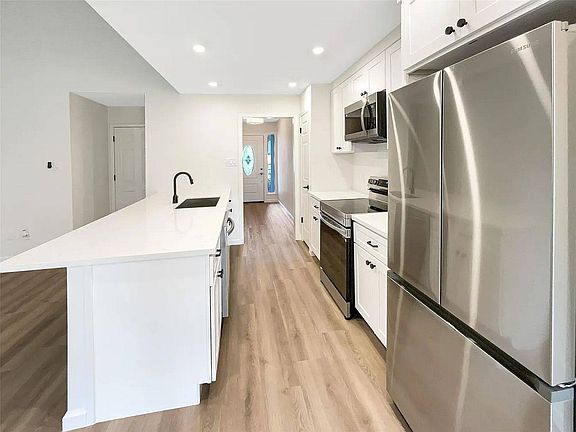 2nd image of 10720 Emeraldpark Ln