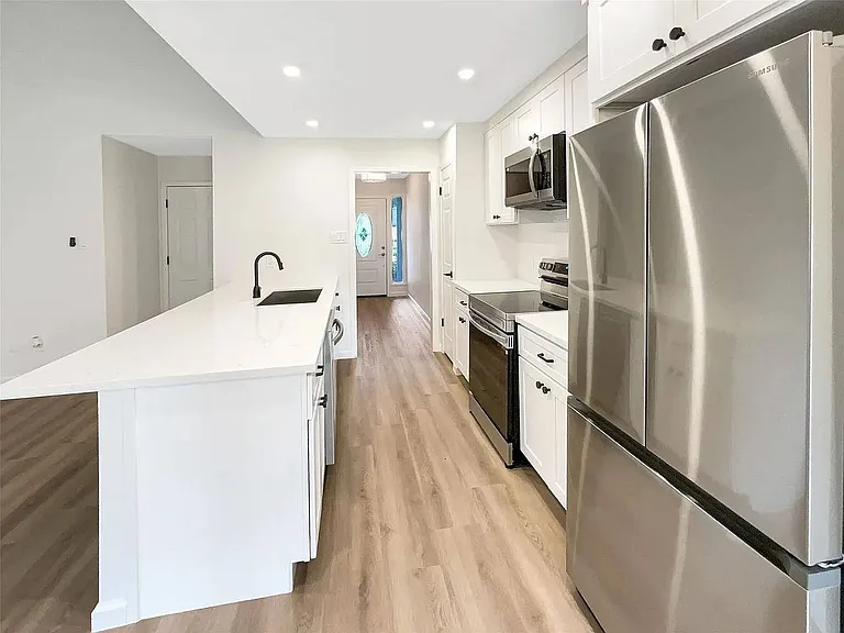 10720 Emeraldpark Ln — Photo 2