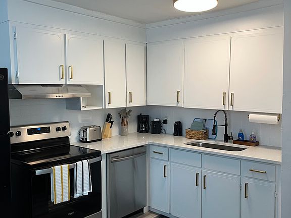 3rd image of 209 Chestnut St
