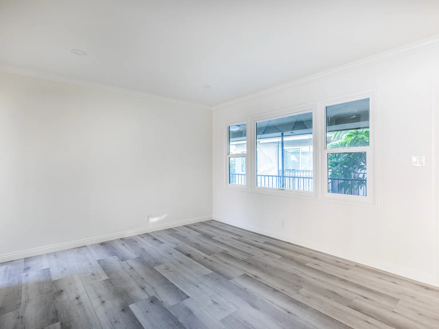 4561 N Figueroa St — Photo 3