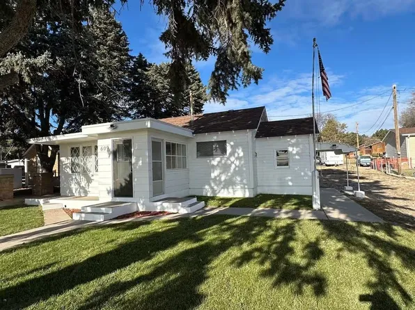 609 E 2nd St., Paxton, NE 69101