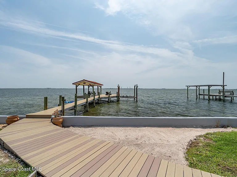 1110 S Banana River Dr — Photo 16