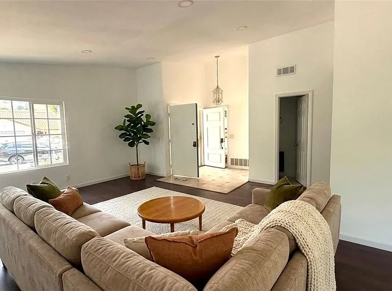 1571 Kiowa Crest Dr — Photo 4