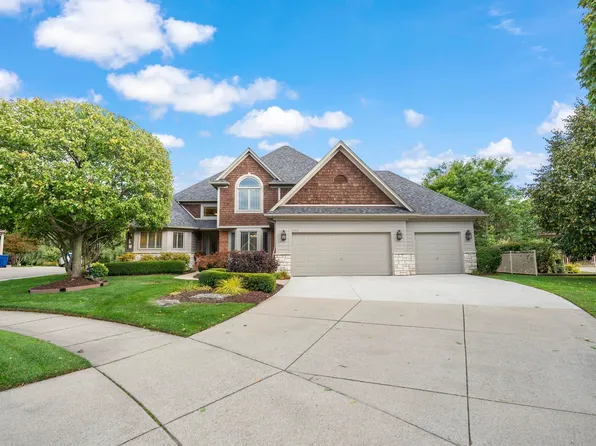 19312 River Valley Dr, Macomb, MI 48044
