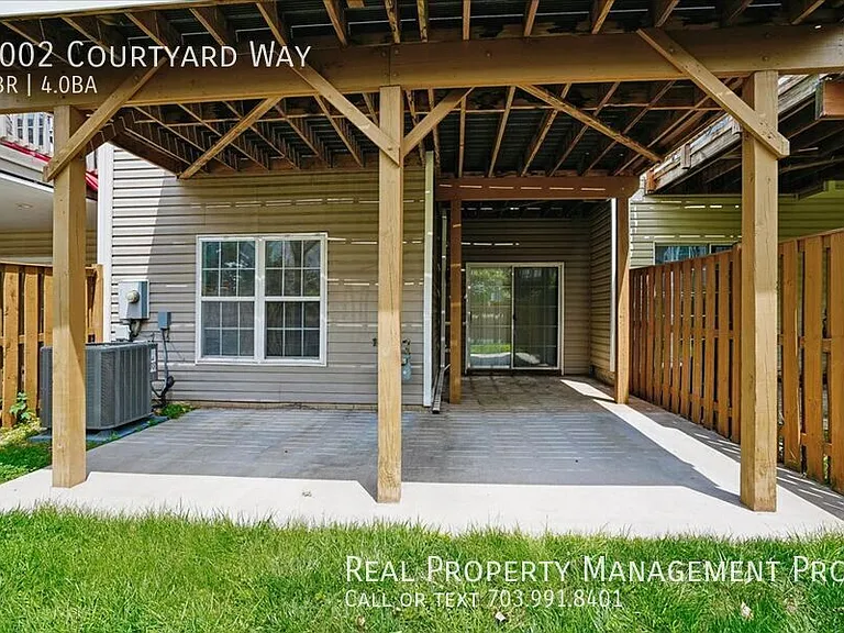 7002 Courtyard Way — Photo 6