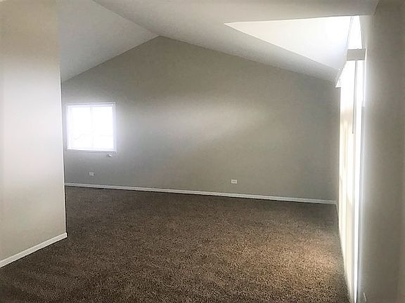 5th image of 4132 Cambridge Dr