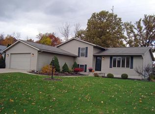 906 W Linden Cir, Mansfield, OH 44906