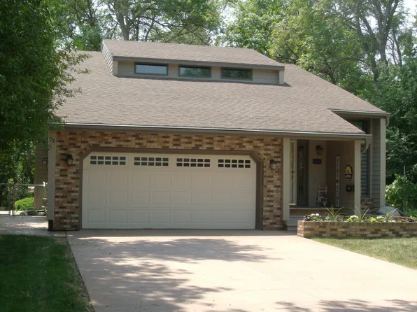 1318 S 8th St, Aberdeen, SD 57401