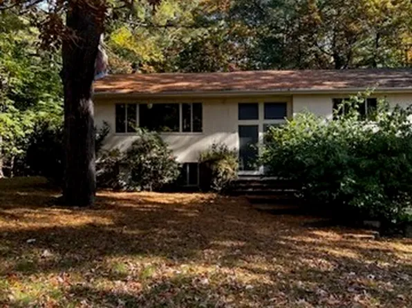 17 Suffolk Rd, Wellesley, MA 02481