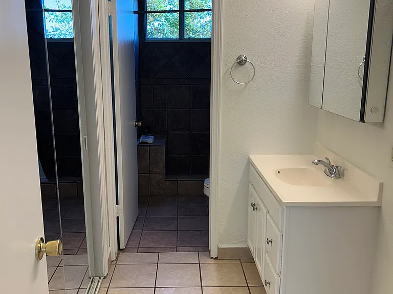 370 Walnut Ave #SEE MANAGEMENT — Photo 7
