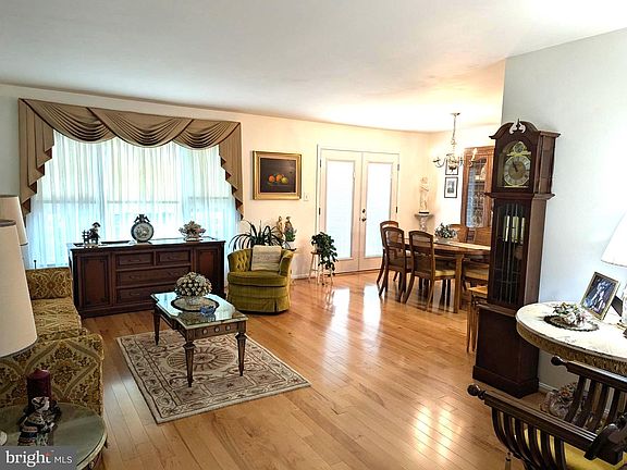 5th image of 9005 Penn Manor Ct