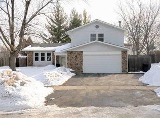 330 Lancelot Way, Bolingbrook, IL 60440