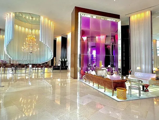 Icon Condo — Photo 2