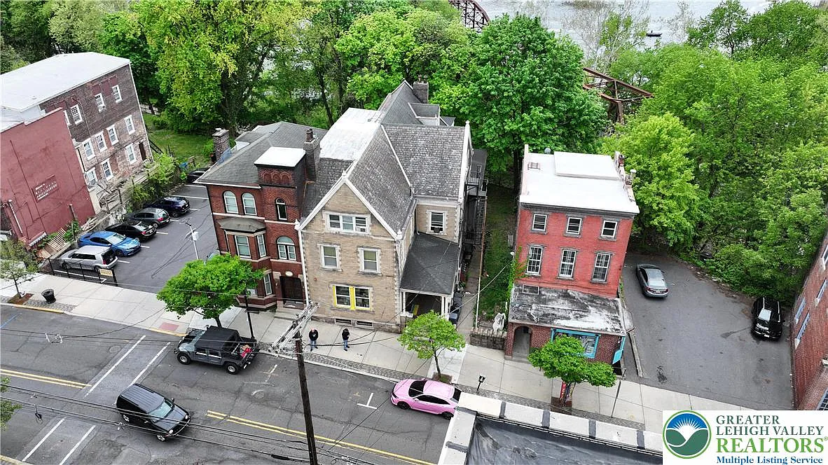 1 bed, 1.0 bath, 467 sqft, $1,299 — Photo 3