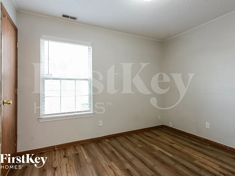 5355 Milhouse Rd — Photo 12