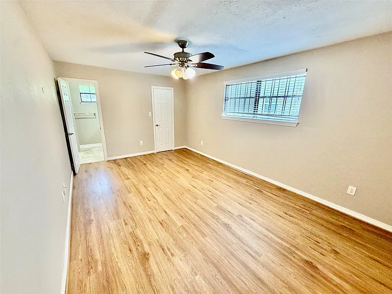 5838 Ludington Dr — Photo 10
