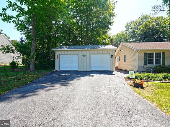 5th image of 11 Maplewood Dr