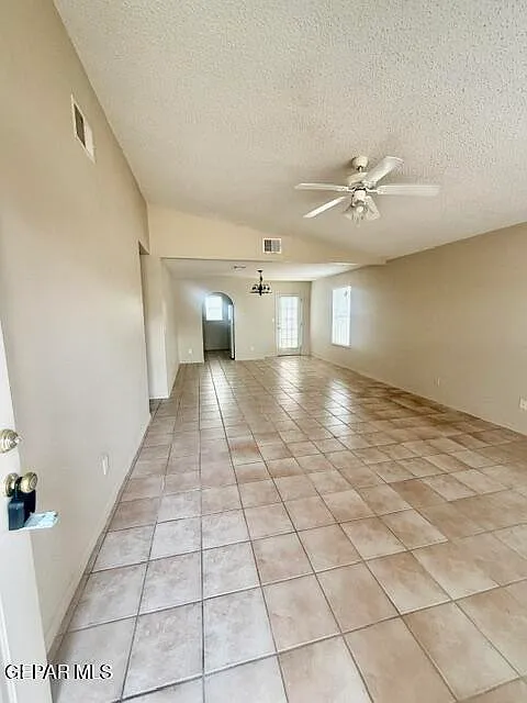 4 bed, 2.0 bath, 1502 sqft, $1,600 — Photo 2
