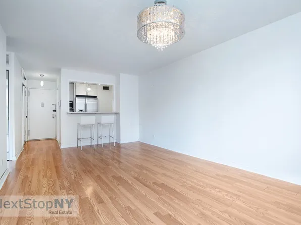 245 East 54th Street 3H image 2 of 9