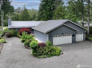 250 N Fairway Dr E, Hoodsport, WA 98548
