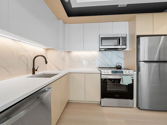 4th image of 77-63 Vleigh Pl #209