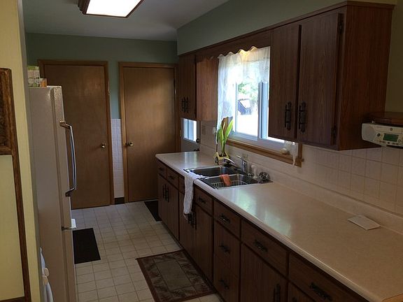 5th image of 2652 Varonen Ave