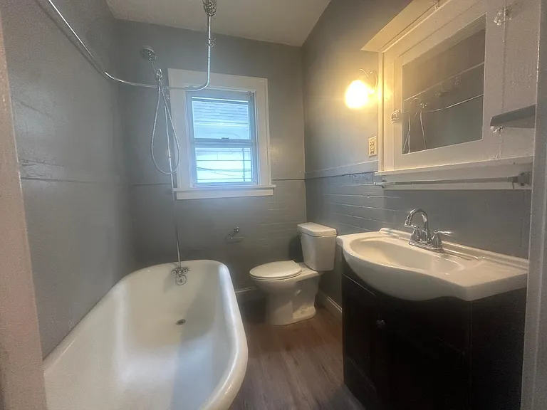 226 E Pearl St — Photo 10