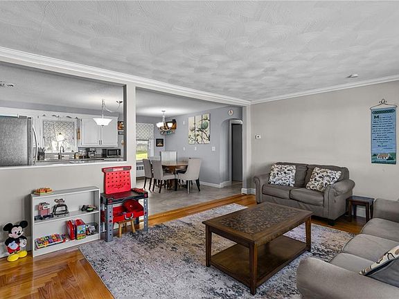 4th image of 50 Burnett St