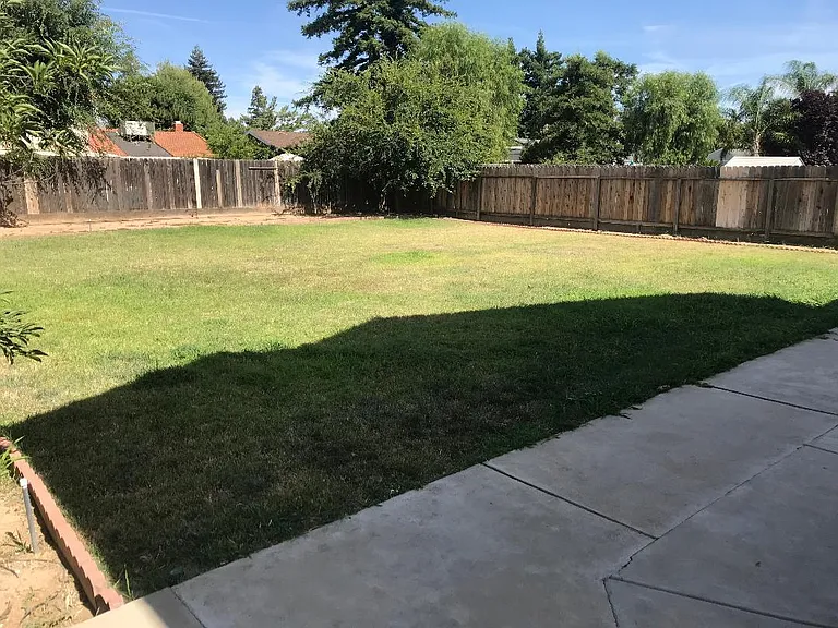 107 N Helm Ave — Photo 18