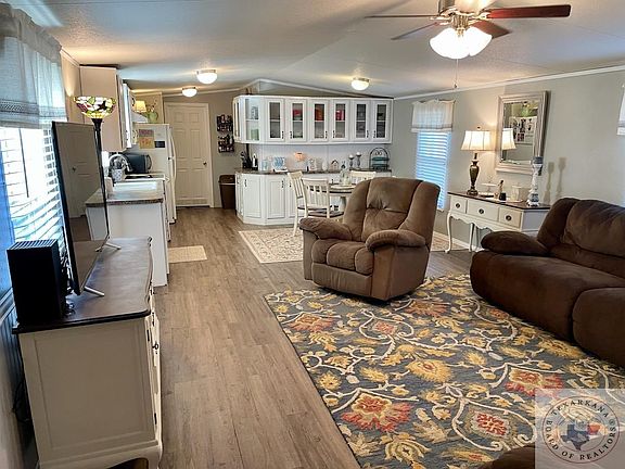 4th image of 38 Oak Forest Ln