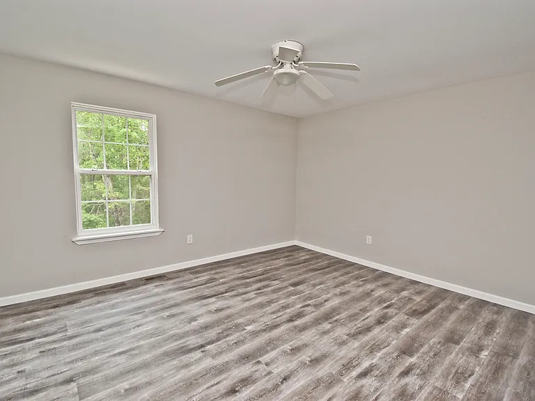 557 Marco Way — Photo 32