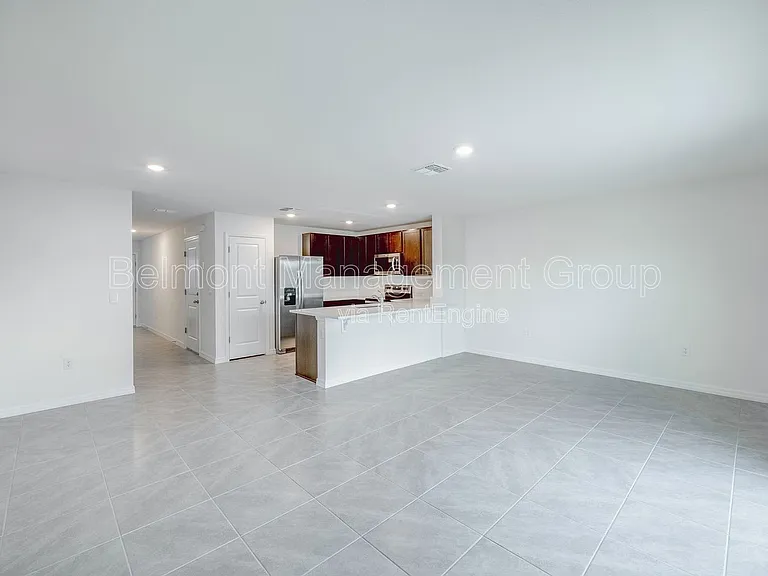 8250 SW 67th Ave — Photo 6