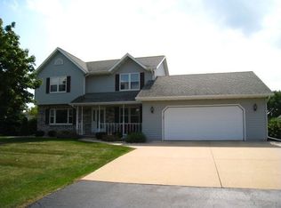 2881 Westmoor Rd, Oshkosh, WI 54904