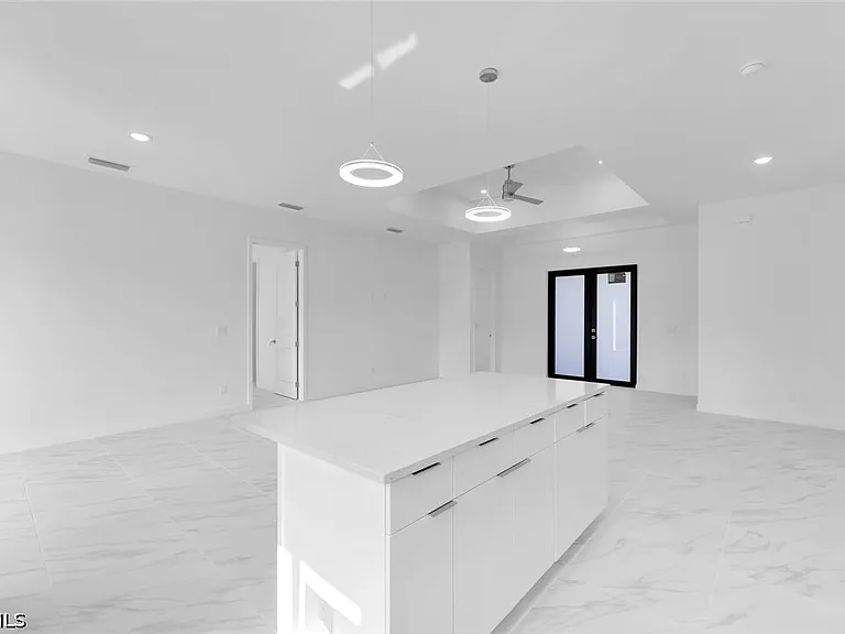 846 Cadis St E — Photo 11