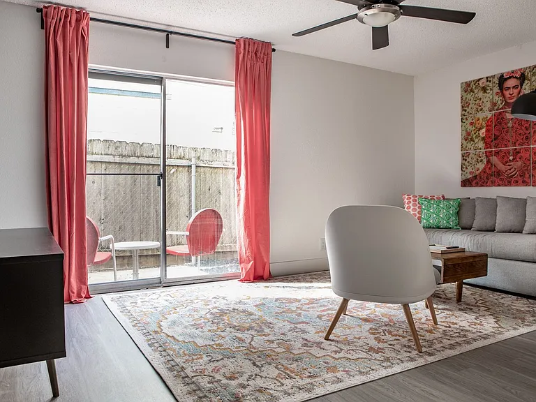St. Edwards Place Apartments — Photo 25