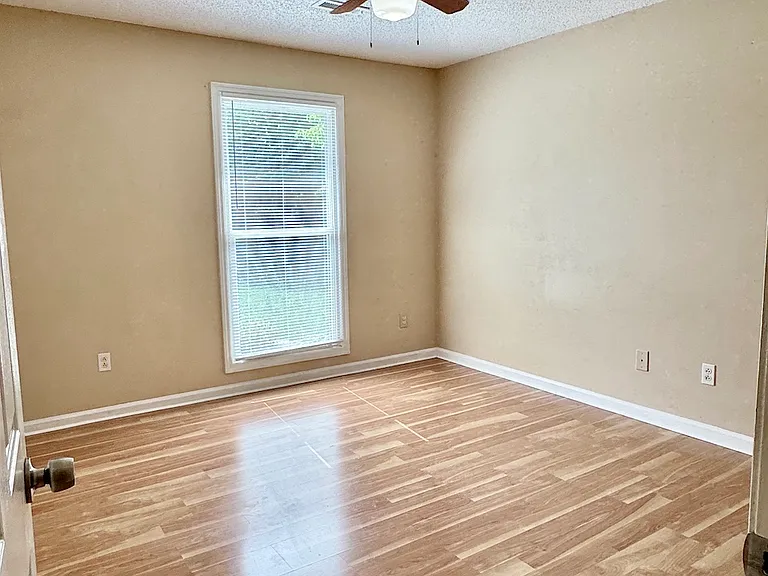 1424 Clear Brook Dr — Photo 10
