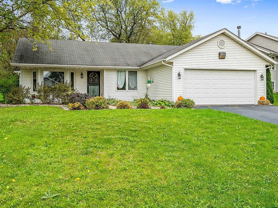 1st image of 323 Candlewick Dr SE