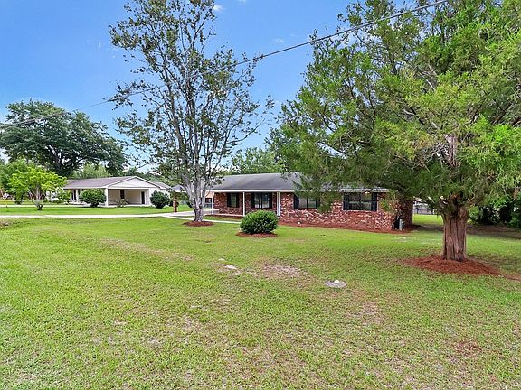 3rd image of 823 Dogwood Dr