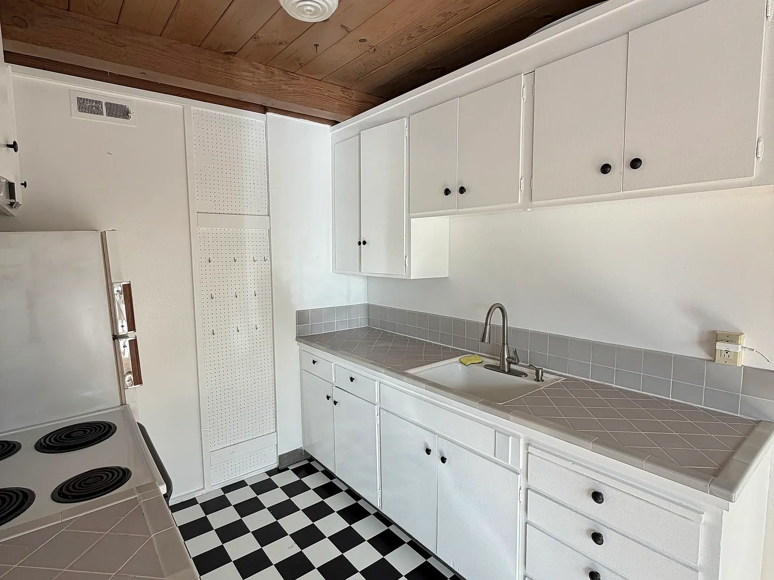 1 bed, 750 sqft, $2,399 — Photo 4