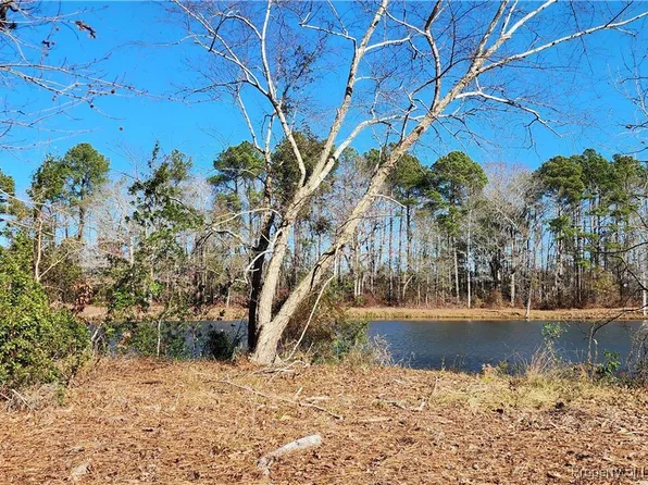 429 Foxwood Dr, Hope Mills, NC 28348